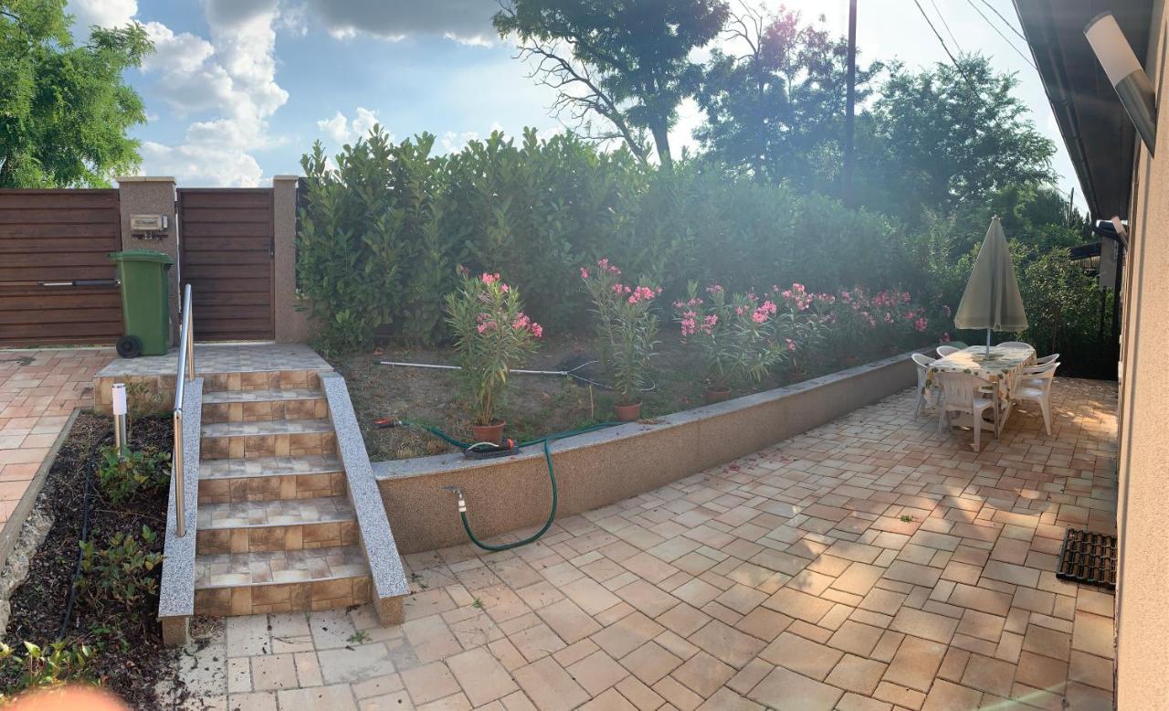 House Carlo Ponty Apartman Tass Kültér fotó